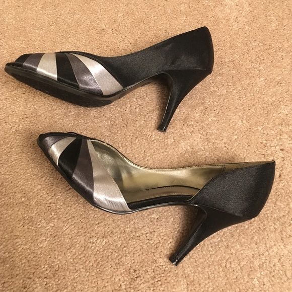 Mossimo Open Toe Black and Silver Heels - Picture 3 of 4
