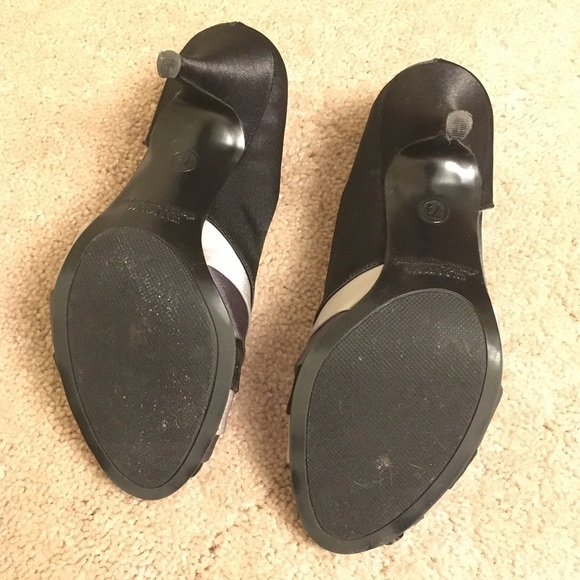 Mossimo Open Toe Black and Silver Heels - Picture 4 of 4