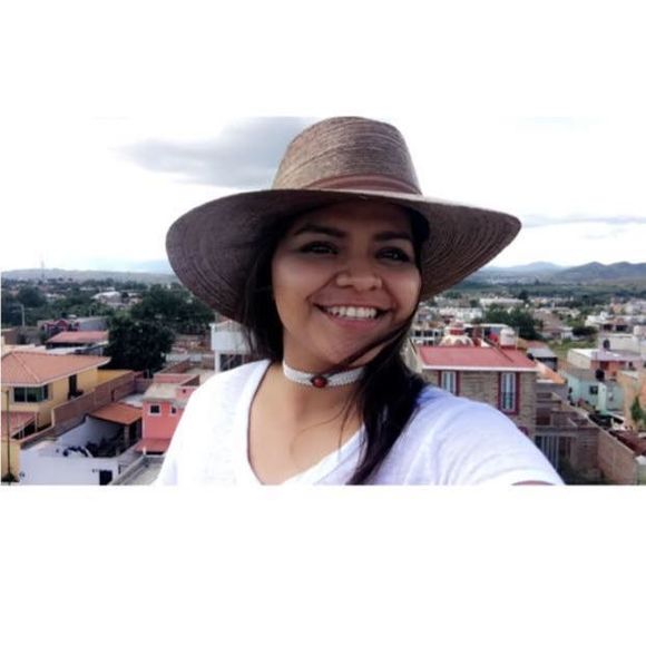 Meet your Posher, Daniela - Picture 1 of 1