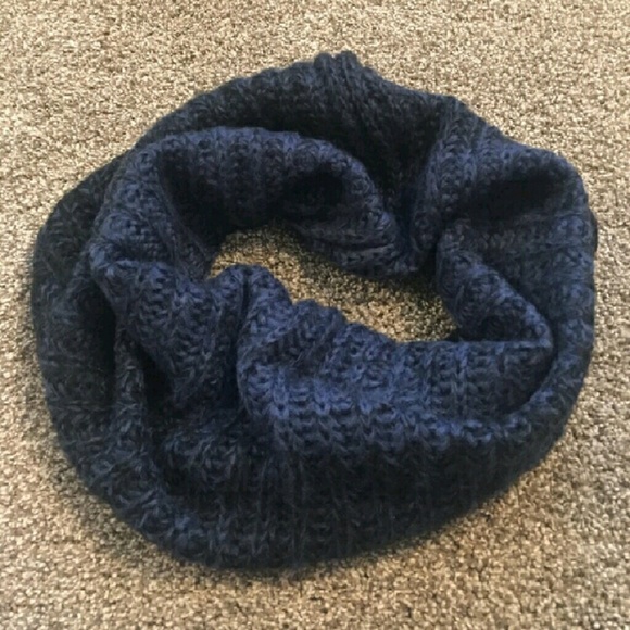Infinity Scarf - Picture 1 of 3
