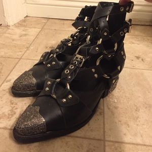 Jeffrey Campbell Temeku