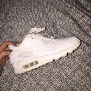 Nike Air Max 90 shoes