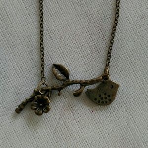 Pretty bird necklace