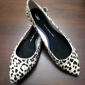 GAP black and white cheetah flat
