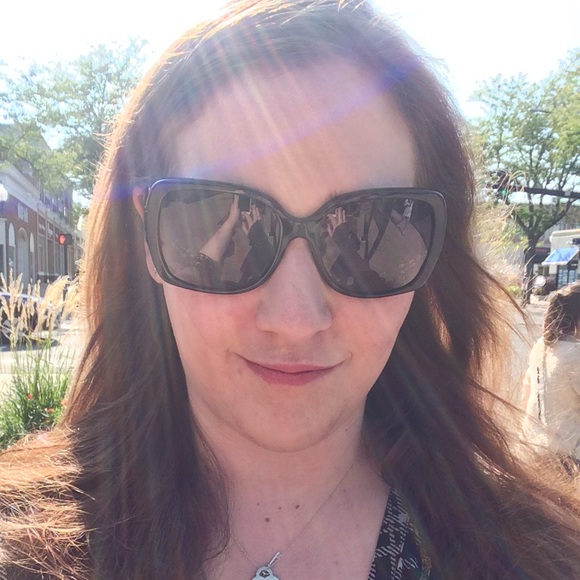 Say Howdy to your Posher, Elaine - Picture 3 of 3