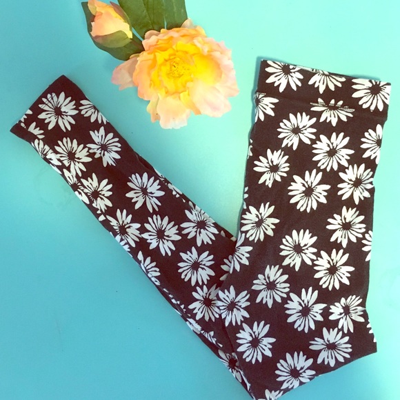 VS PINK black & white daisy leggings