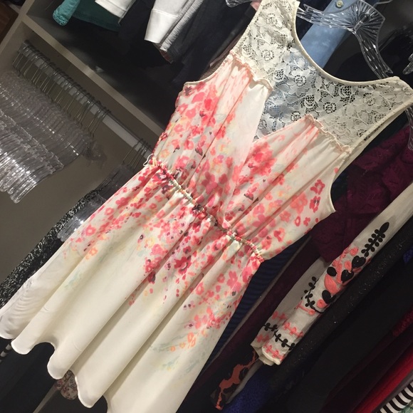Cream mini dress w/open back and lace top - Picture 1 of 3