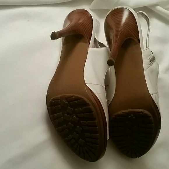 shoes - Picture 3 of 4