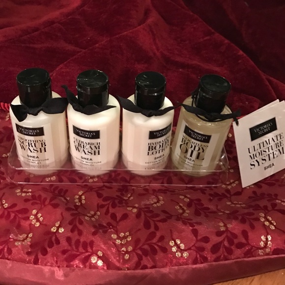 NWT Victoria's Secret 4 shower/ bath set