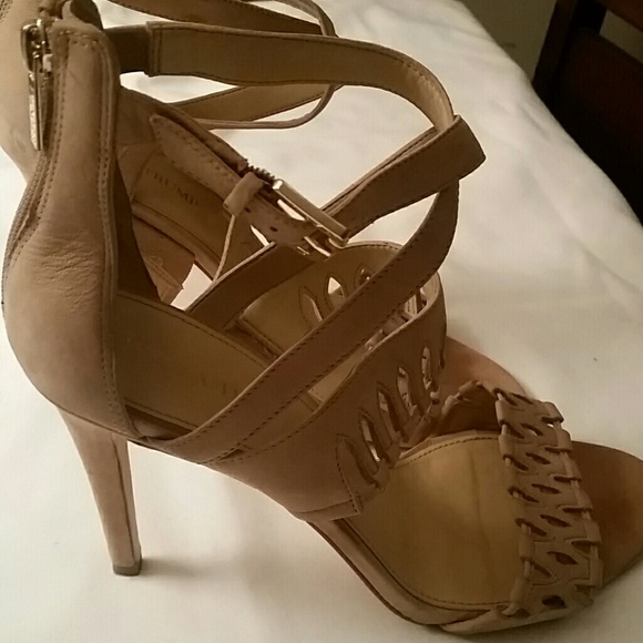 shoes - Picture 3 of 4