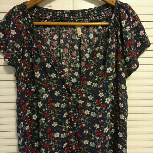 Buttoned Floral Blouse