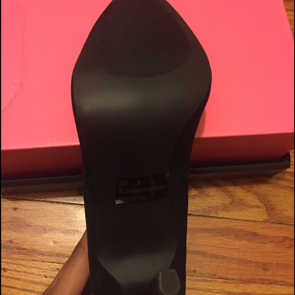 Black high heels - Picture 2 of 3