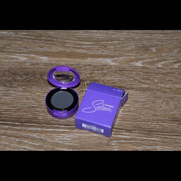 Entire M•A•C Selena collection. - Picture 2 of 4