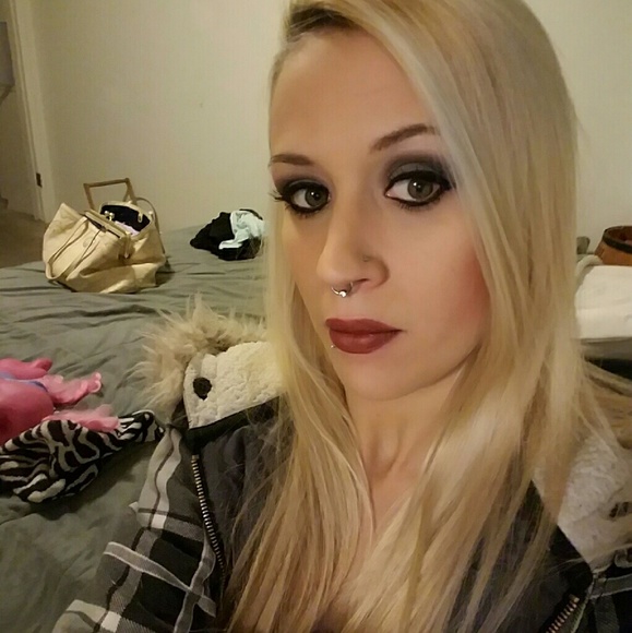 Meet your Posher, Ashley - Picture 1 of 1