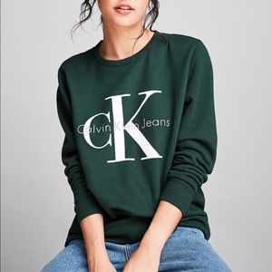 UO EXCLUSIVE CALVIN KLEIN SWEATSHIRT