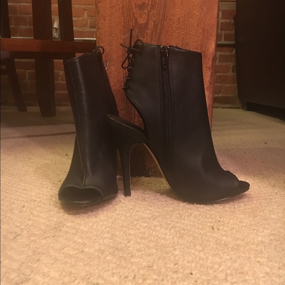 NEW!!!! Sz 8 Chinese Laundry Black Peep Toe Shoe