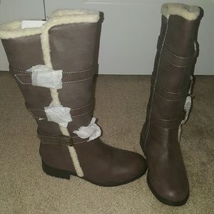 Girls boots