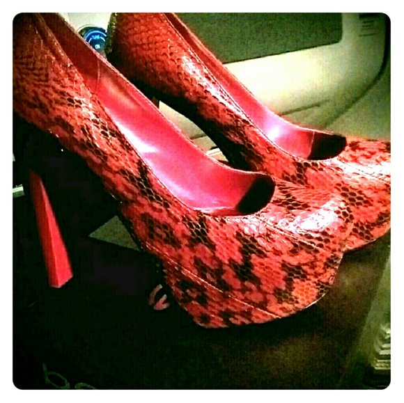 BE BE Khloe exotic stilettos size 8