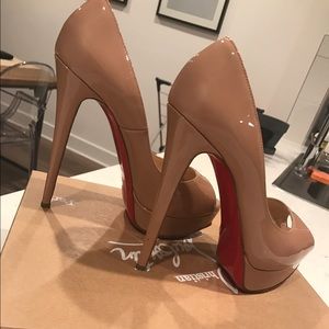 Christian Louboutins Lady Peep - Nude