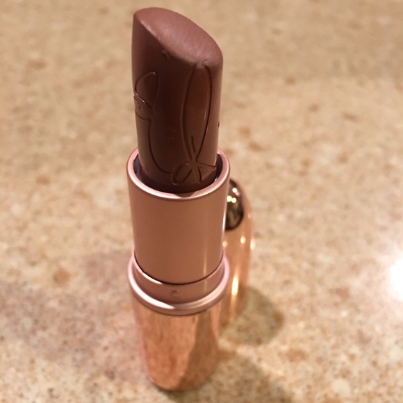 MAC Cosmetics RiRi Nude lipstick