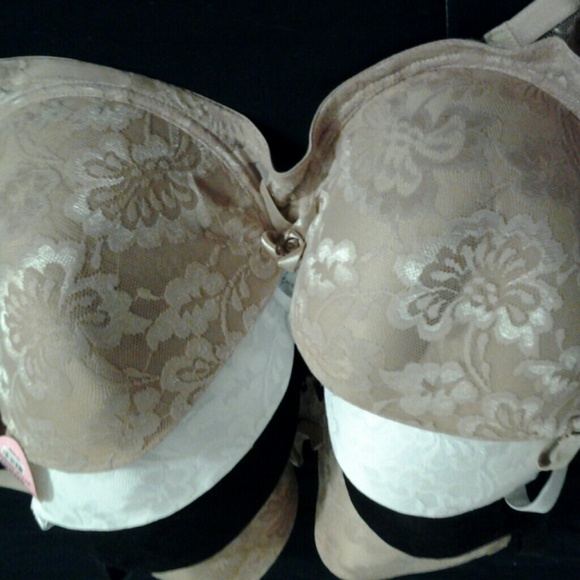 Four 42DDD bras