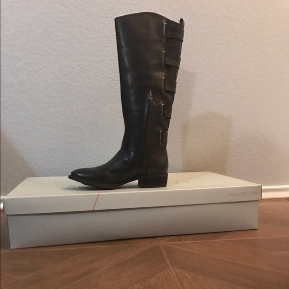 Black boots - Picture 2 of 4