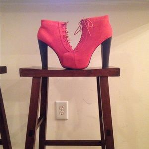 Jeffery Campbell Look A Like !!!