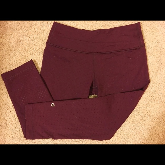 Lululemon maroon 7/8 workout pants.