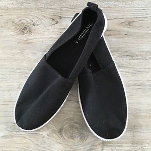 Black slip on h&m divided shoes