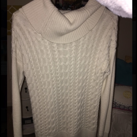 American eagle sweater