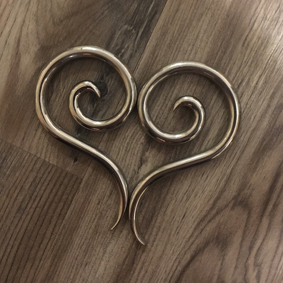 Spiral tapered ear plugs