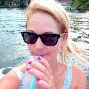 Meet your Posher, Simone