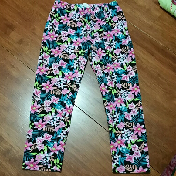 Girls printed capri length leggings