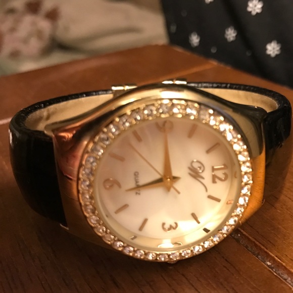 Watch - Picture 2 of 3