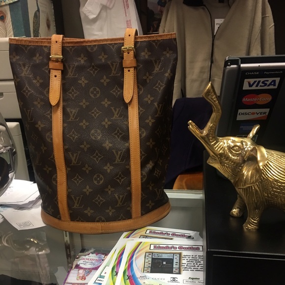 Authentic LV   No / code