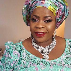 Meet your Posher, Foluke