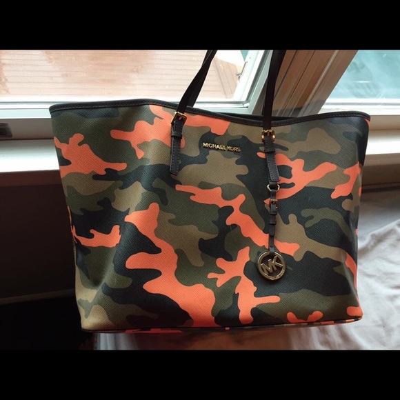 Michael Kors Camo jet set tote