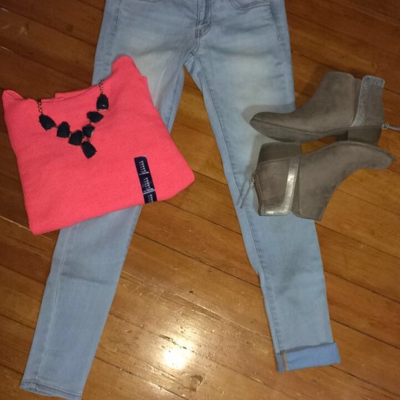American Eagle light washed jeggings!!