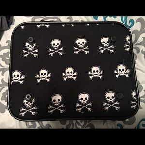 Skull Makeup Carrier