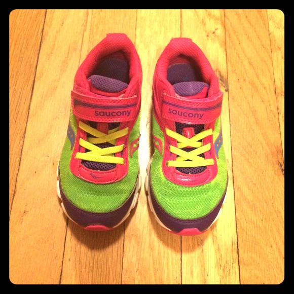 Toddler Girls's Saucony Tennis Shoes!