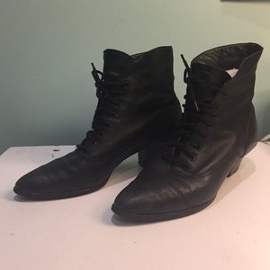 Jennifer Moore black sz 7 lace up booties