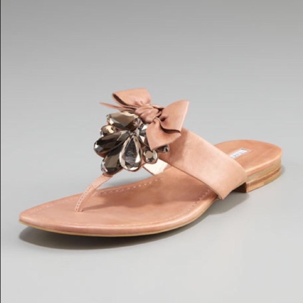 •VERA WANG• nude embellished sandal
