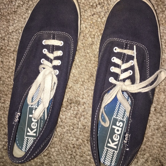 cute dark blue keds!