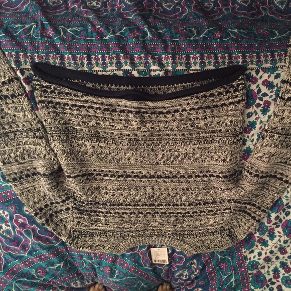 Urban Outfitters brand new, never worn sweater - Picture 2 of 2