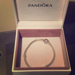 PANDORA Clasp Barrel Bracelet (Comes with box).