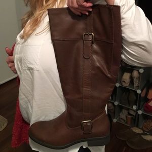 Brown size 7 wide calf boot