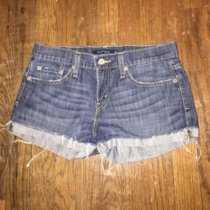 Levi boyfriend 513 Jean shorts