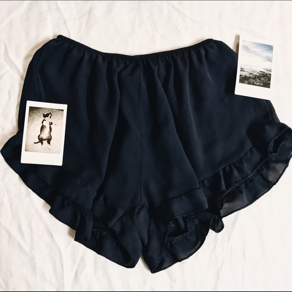 Brandy Melville vodi shorts (rayon material)