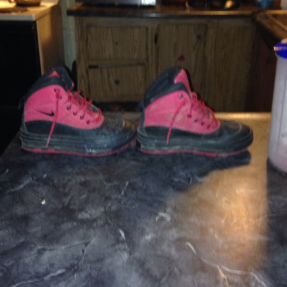 Shoes - Picture 2 of 4