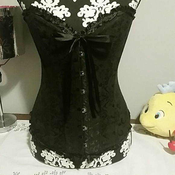 Black burlesque boned lace front clasp corset